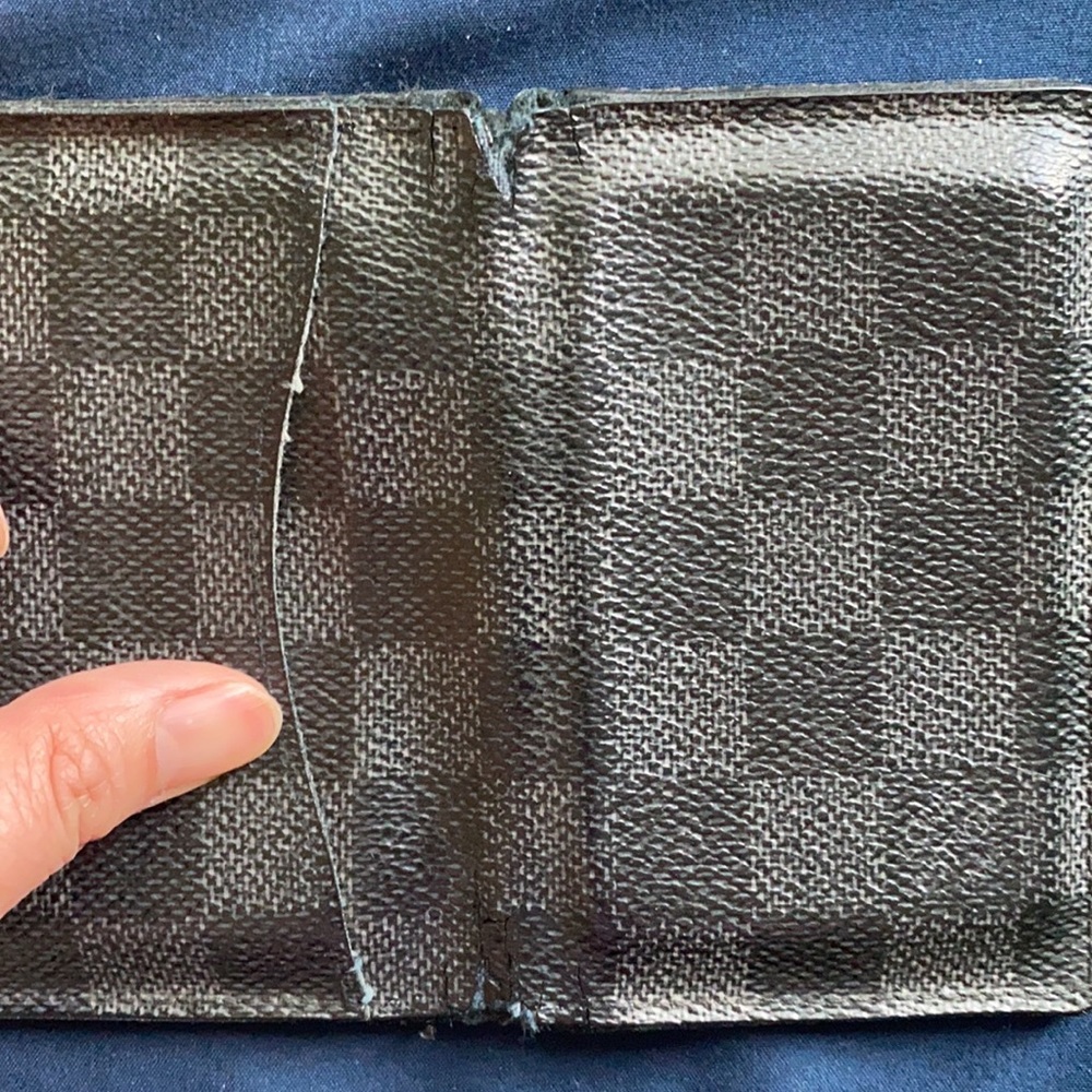 Authentic Louis Vuitton wallet - Picture 5 of 7
